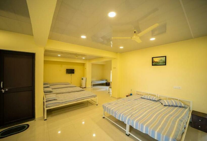 Кровать в Общей Комнате, Indradhanush Hill Resort