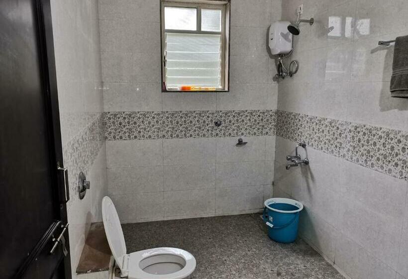 غرفة تنفيذية, Indradhanush Hill Resort