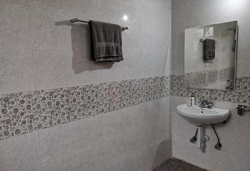 غرفة تنفيذية, Indradhanush Hill Resort