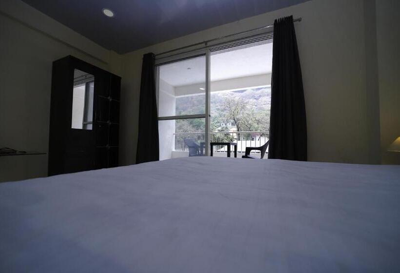 غرفة تنفيذية, Indradhanush Hill Resort