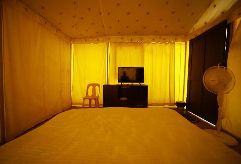 كوخ قياسي, Indradhanush Hill Resort