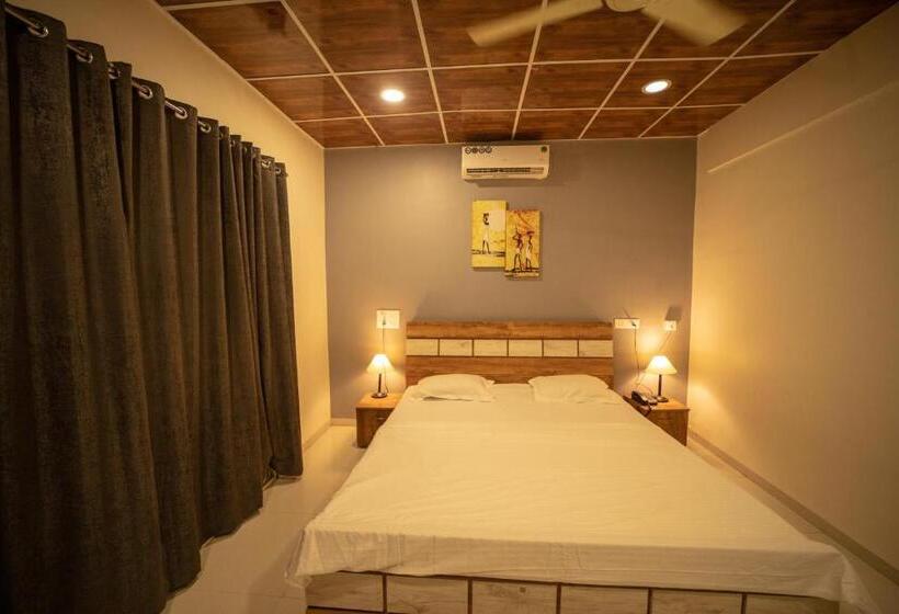 غرفة تنفيذية, Indradhanush Hill Resort