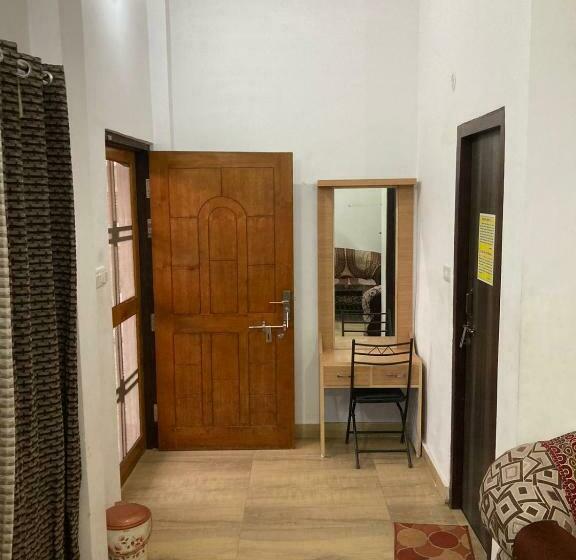 Номер Deluxe, Jp International Naimisharanya