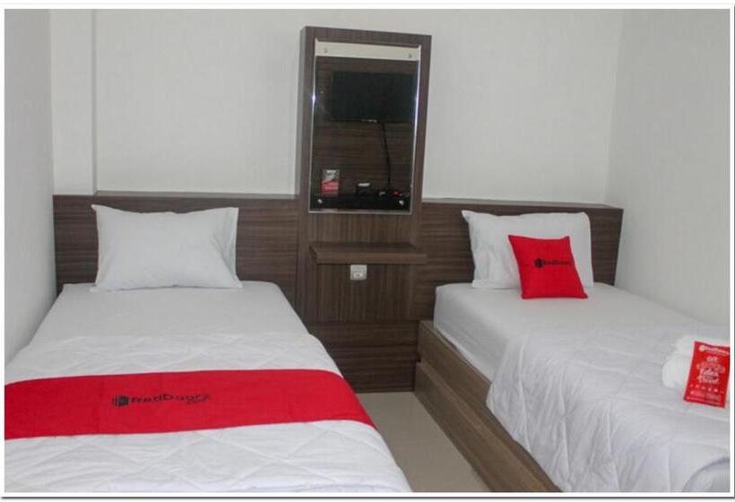 Номер Стандарт, Reddoorz Near Moro Mall Purwokerto 2