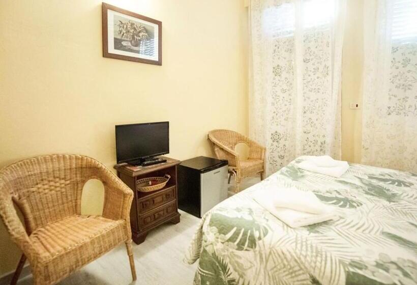اتاق استاندارد یک نفره, Argentiere Room Apartments