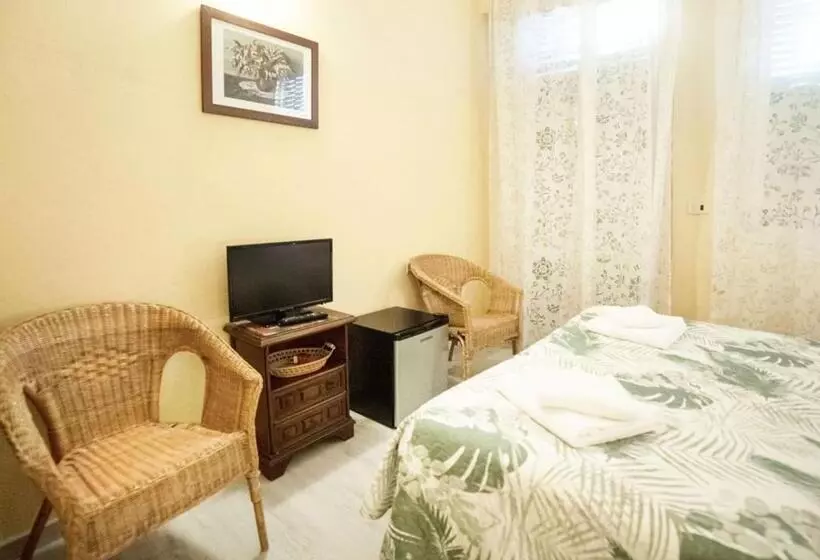 اتاق استاندارد یک نفره, Argentiere Room Apartments