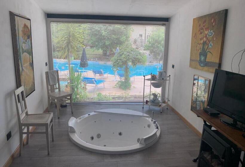 Полулюкс Вид на Бассейн, Agriturismo La Locanda Del Parco
