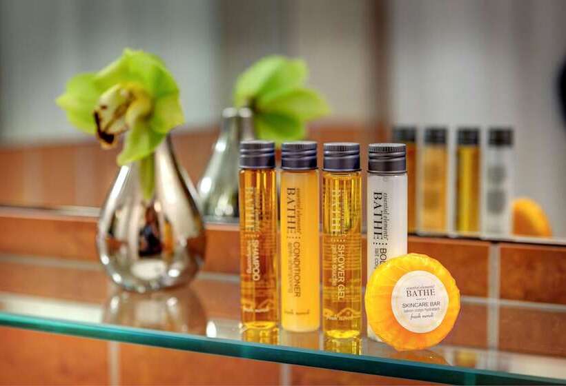 سوئیت با بالکن, Giraffe By Library Hotel Collection