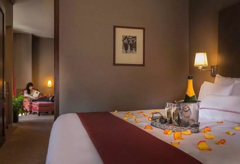 سوئیت با بالکن, Giraffe By Library Hotel Collection