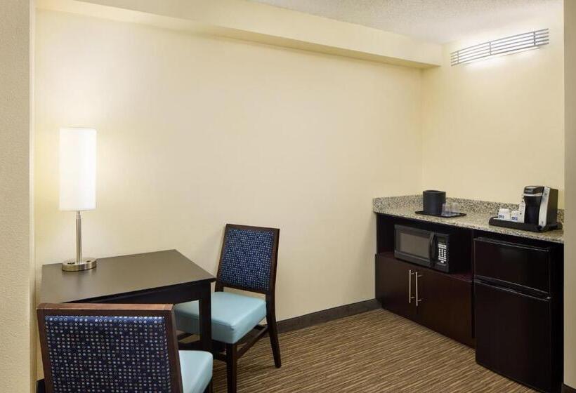带大床的标准间, Holiday Inn Express & Suites Alpharetta, An Ihg