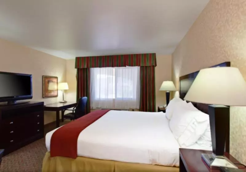 اتاق استاندارد با تخت بزرگ برای معلولان, Holiday Inn Express Temecula, An Ihg