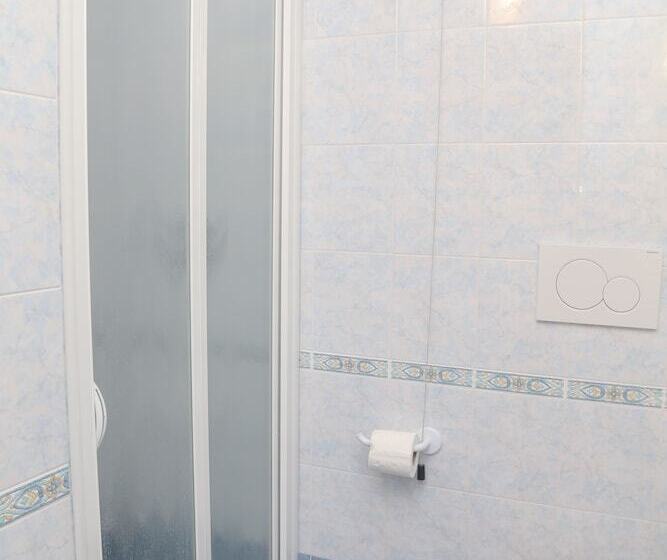 غرفة قياسية مطلّة علي البحر, Loreley