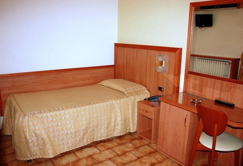 اتاق استاندارد یک نفره, Piccolo