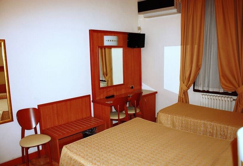 اتاق استاندارد سه نفره, Piccolo