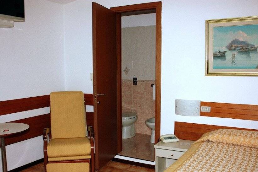 اتاق اکونومی, Piccolo