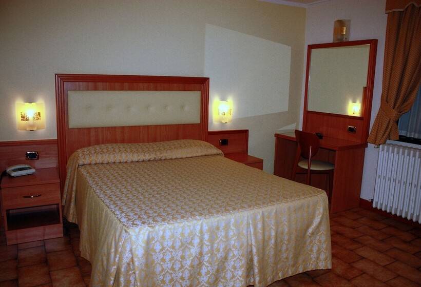 اتاق اکونومی, Piccolo