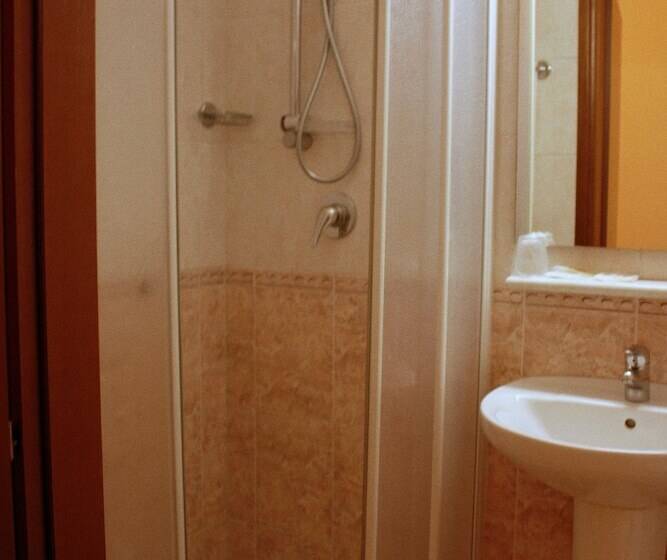 Economy Triple Room, Piccolo