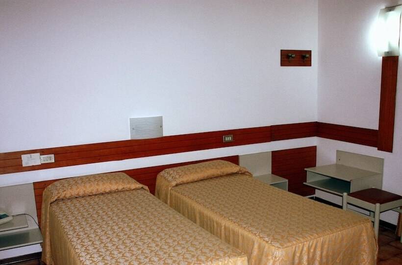 Economy Triple Room, Piccolo