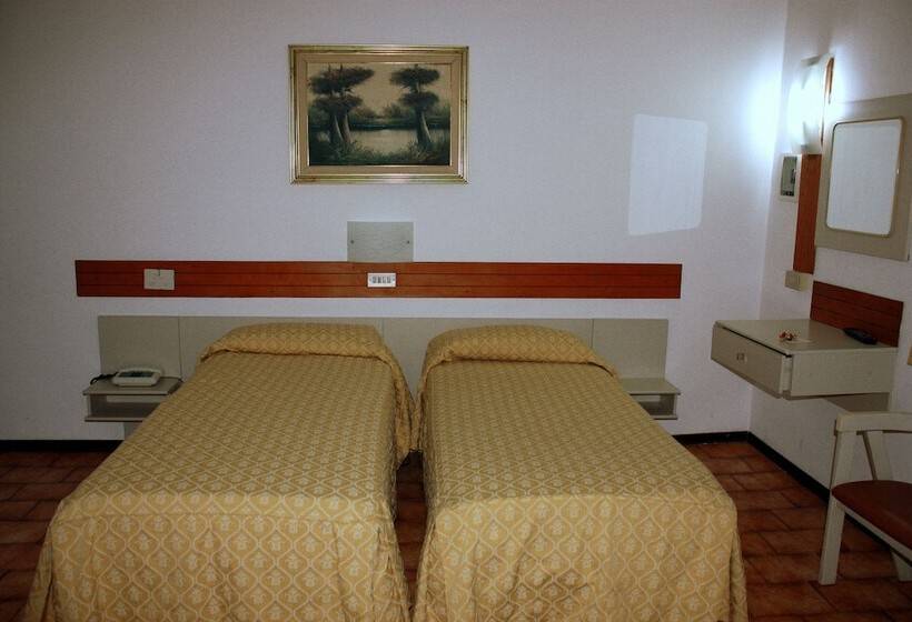 Economy Triple Room, Piccolo