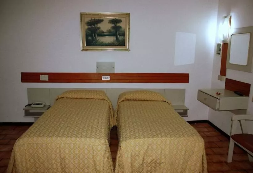 Economy Triple Room, Piccolo