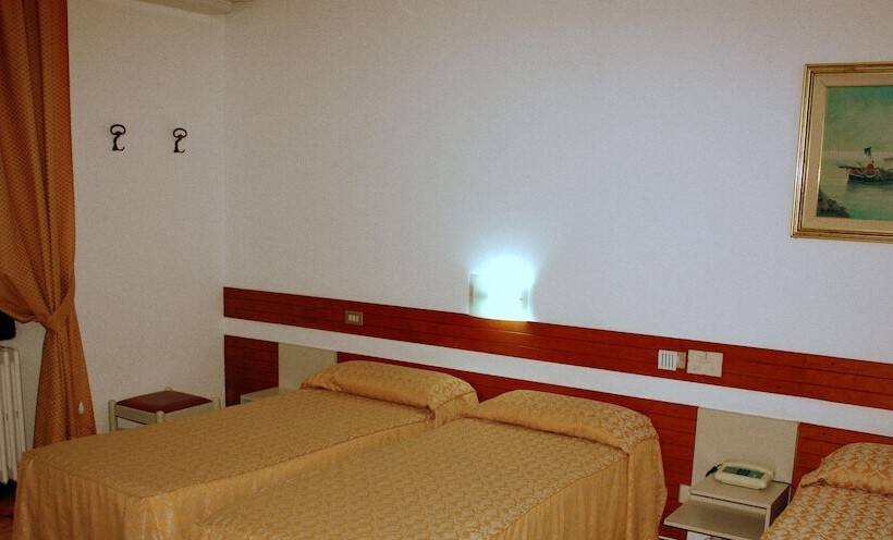 Economy Triple Room, Piccolo