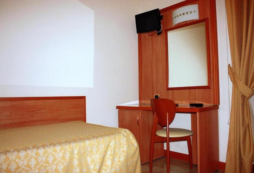 اتاق استاندارد یک نفره, Piccolo