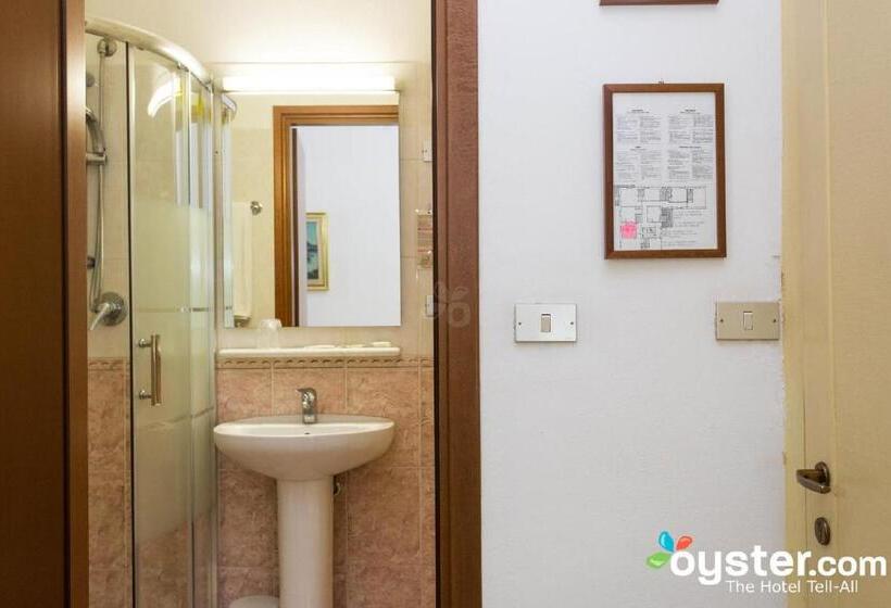 اتاق اکونومی یک تخته, Piccolo