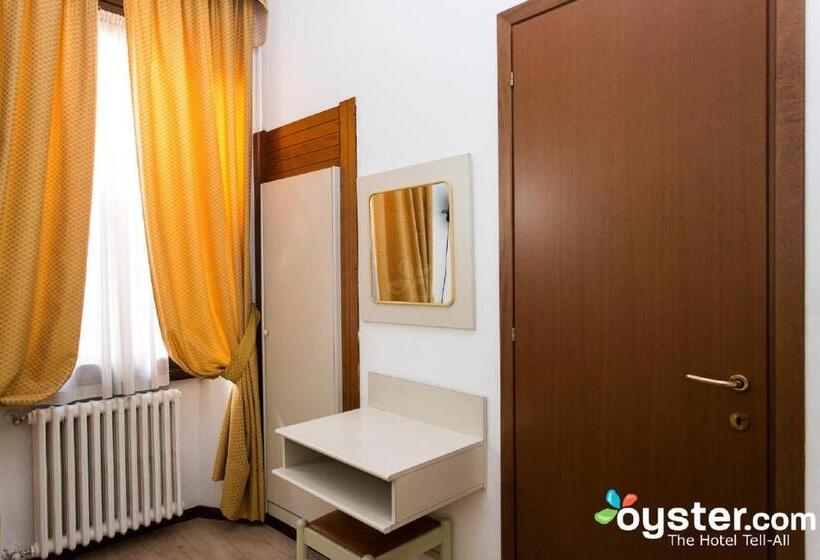 اتاق اکونومی یک تخته, Piccolo