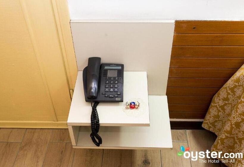 اتاق اکونومی, Piccolo