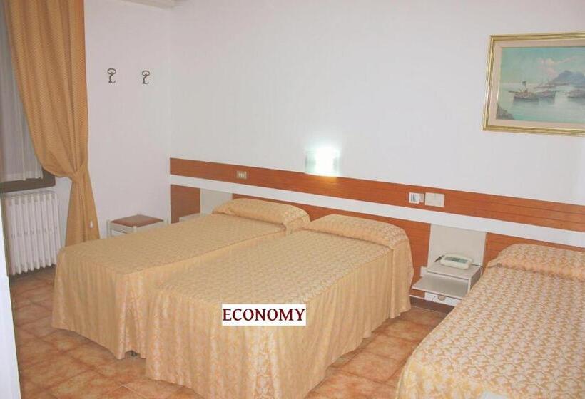 Economy Triple Room, Piccolo