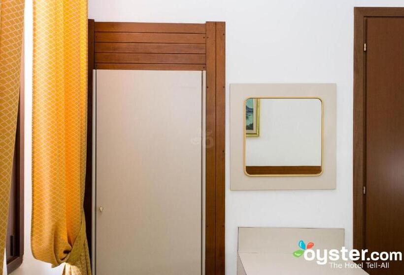 Economy Triple Room, Piccolo