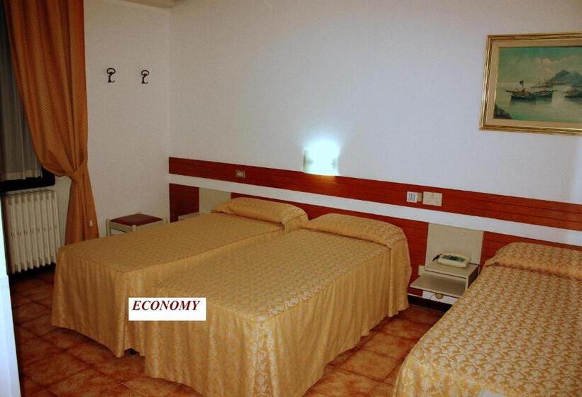 Economy Triple Room, Piccolo