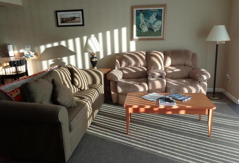 Апартаменты 2 Спальни, The Landing At Newport Condominium