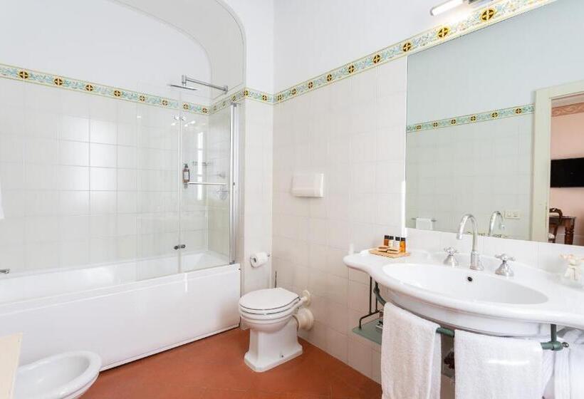 חדק דלוקס עם ג'קוזי, Villa Marsili