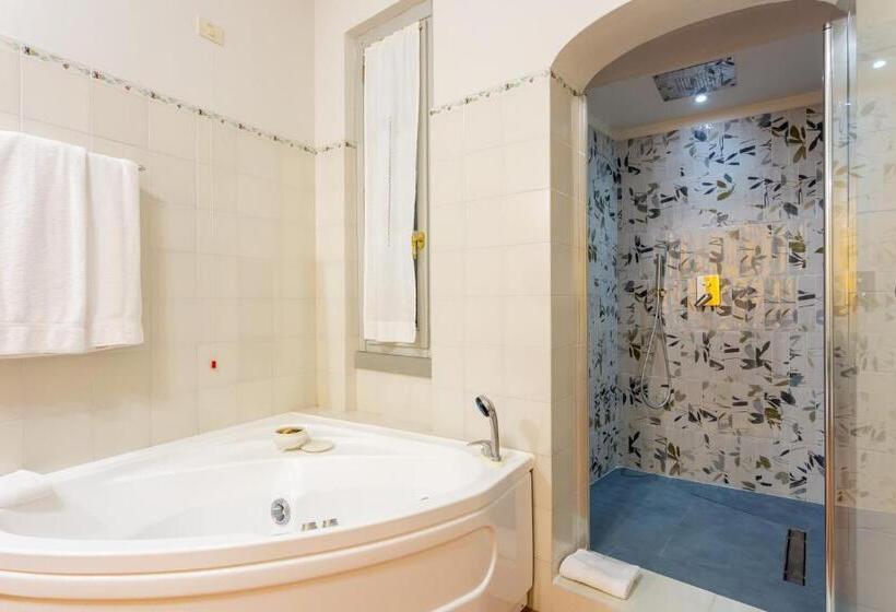 מיטת קינג בסוויטה, Villa Marsili