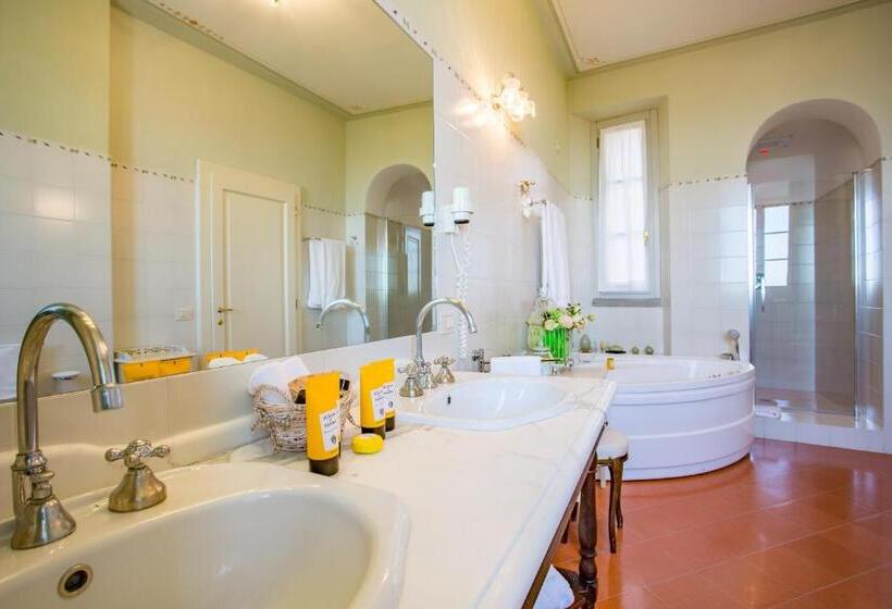 מיטת קינג בסוויטה, Villa Marsili