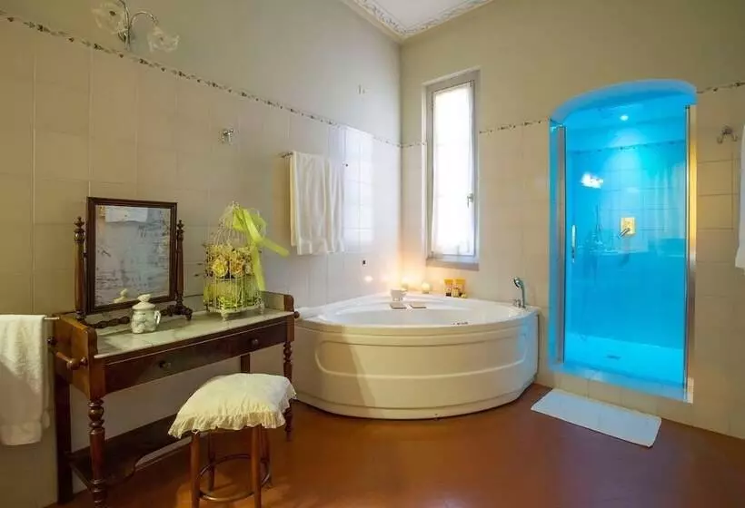 سوئیت با تخت بزرگ, Villa Marsili