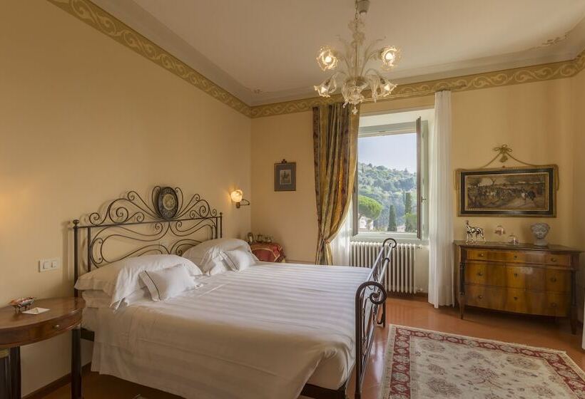 מיטת קינג בסוויטה, Villa Marsili