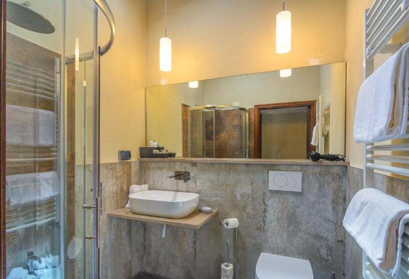 اتاق اکونومی, Villa Rinascimento