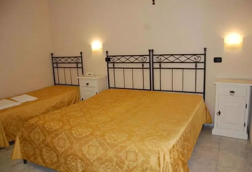 Economy Triple Room, Villa San Pietro