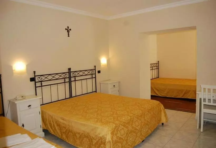 Economy Quadruple Room, Villa San Pietro