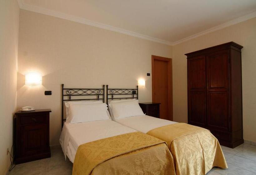 エコノミー4人部屋, Villa San Pietro