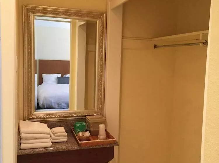 اتاق لوکس, Surf Motel