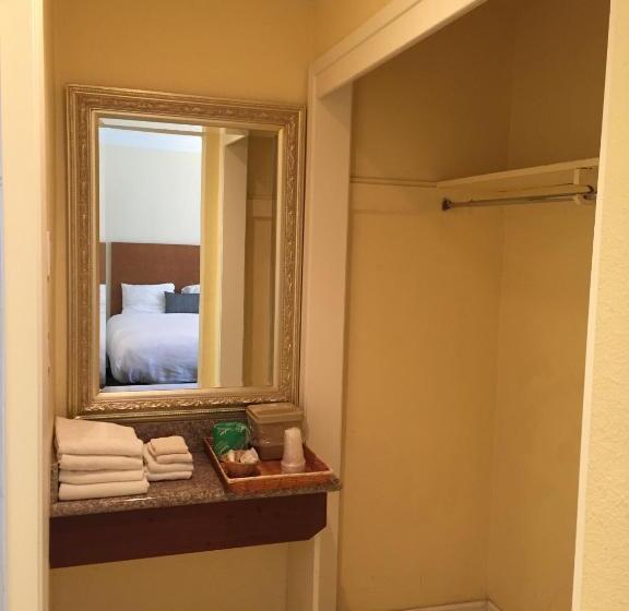 Номер Deluxe, Surf Motel