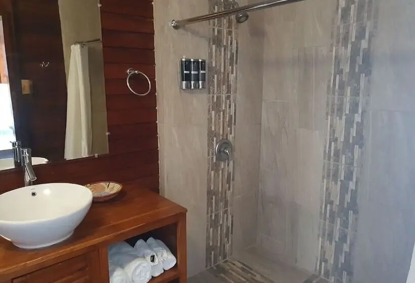 اتاق لوکس با بالکن و چشم‌انداز دریا, Green Fig Resort & Spa