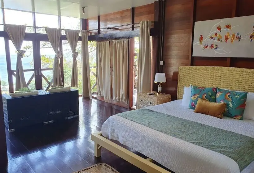 اتاق لوکس با بالکن و چشم‌انداز دریا, Green Fig Resort & Spa