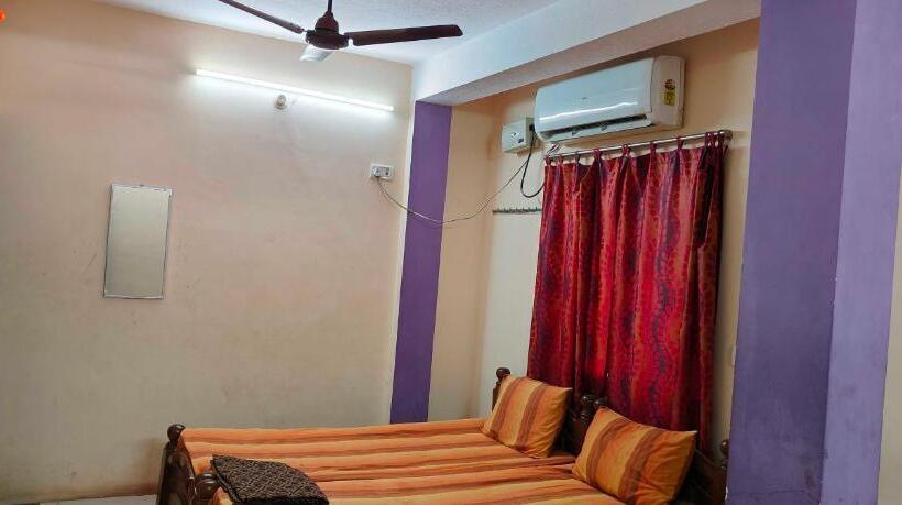 חדר קלאסי לשלושה, Oyo 60699 Kayalaa Home Stay