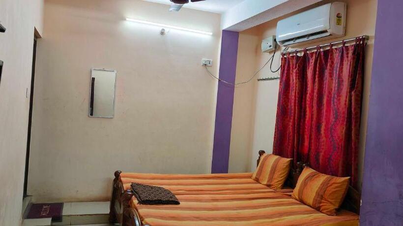 חדר קלאסי לשלושה, Oyo 60699 Kayalaa Home Stay