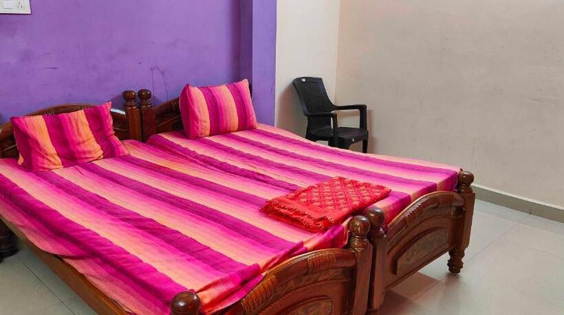 Трехместный Номер Классика, Oyo 60699 Kayalaa Home Stay