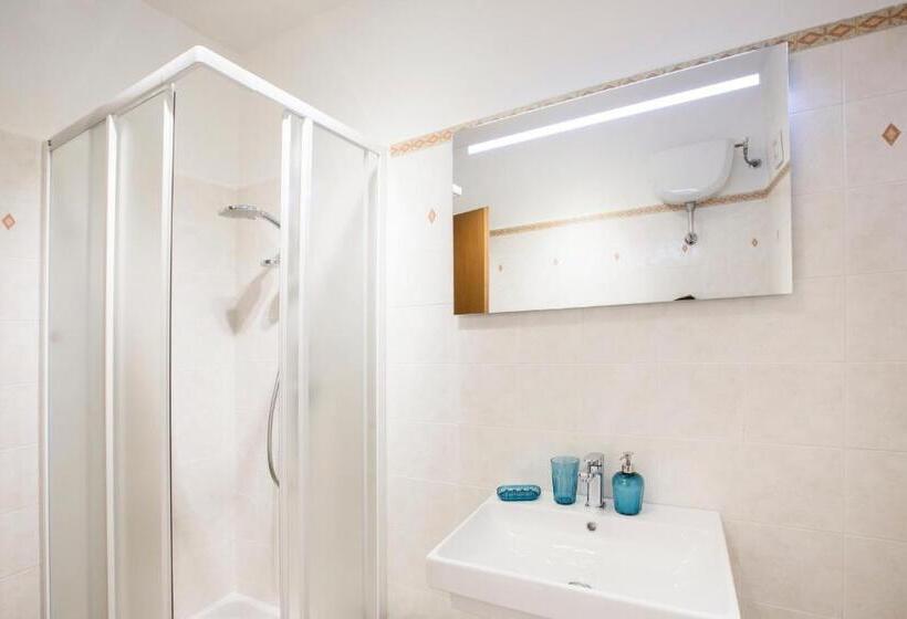 غرفة قياسية, Bed & Basta